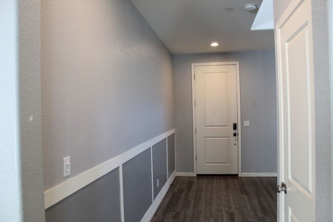Building Photo - 1280 Cornell Dr