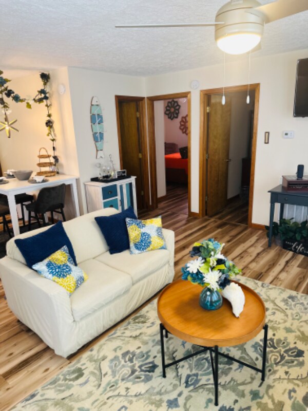 Foto del edificio - 20 Lakeshore Cir