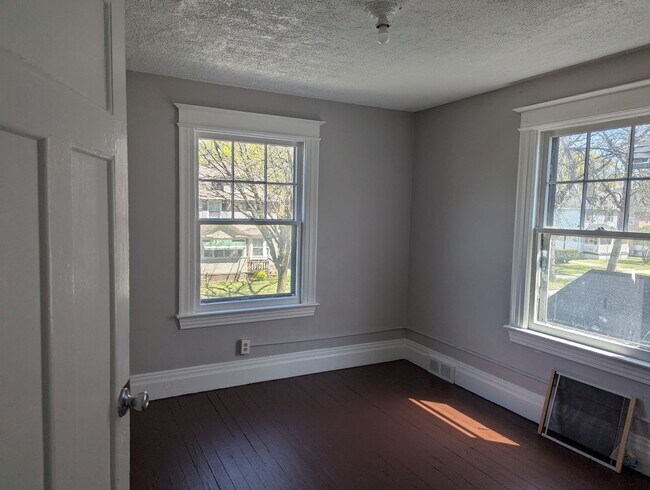 Foto del edificio - Newly Renovated 4 Bedroom House