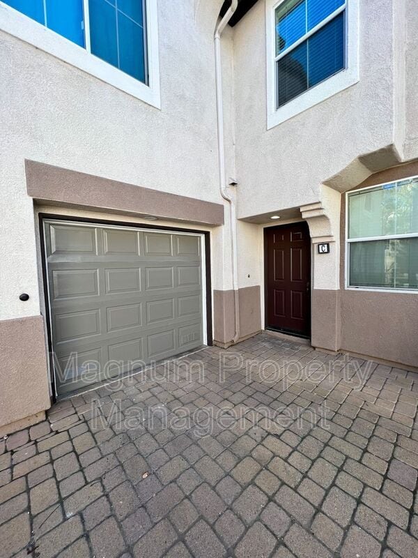 Primary Photo - 39255 Turtle Bay Ln