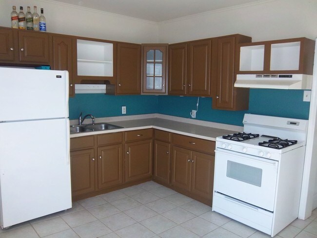 Building Photo - 3 br, 1 bath Apartment - 346 ICE AVENUE