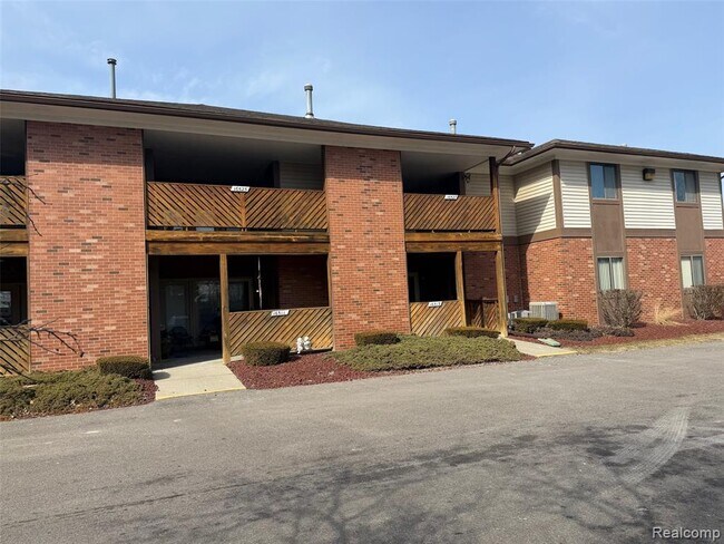 Foto del edificio - 16525 Woodlane