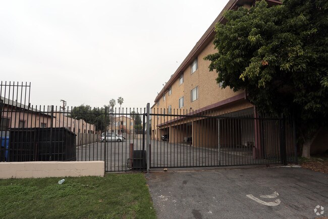 Building Photo - Villa Ware