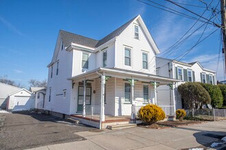 Building Photo - 131 Bridgeboro St