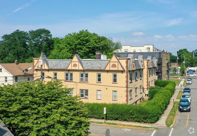 Foto del edificio - 20 Claire Ave
