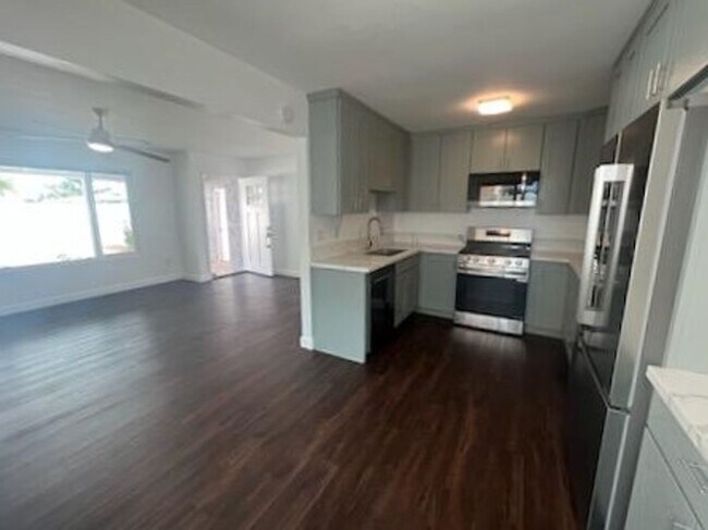 Foto del edificio - Imperial Beach - Newly Renovated Bungalow