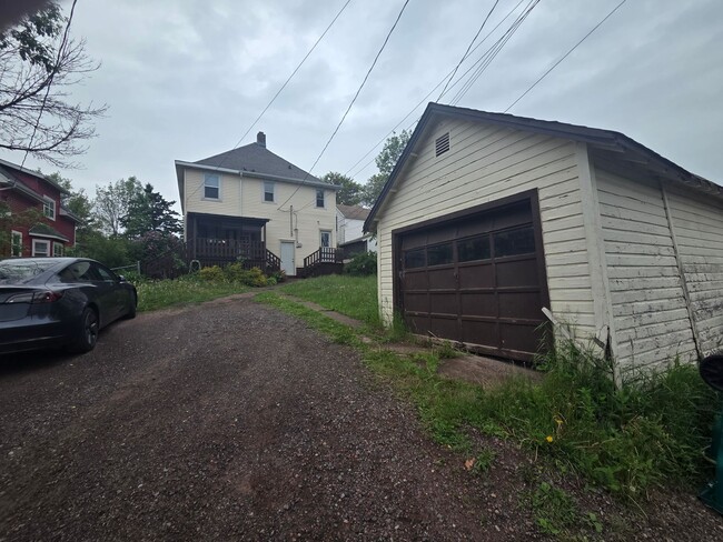 Foto del edificio - 606 N 60th Ave W