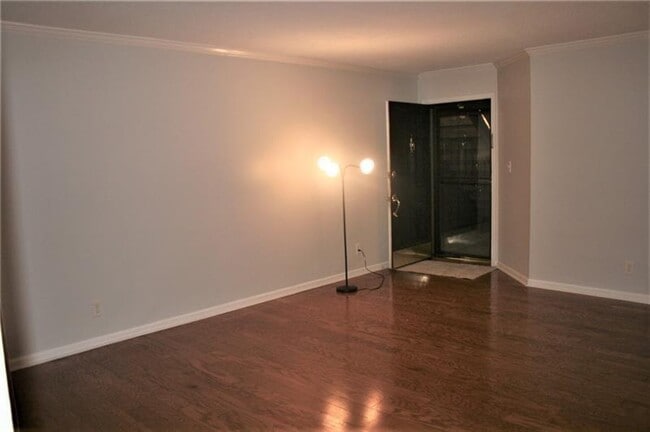 Foto del edificio - 901 Garden Ct