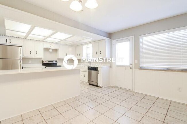 Foto del edificio - 5 Bedroom Pet-Friendly Home in Oklahoma City, OK with Main Street Renewal