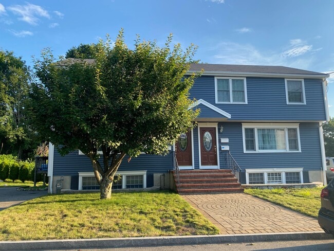 Building Photo - 27 Eaton Street Ext