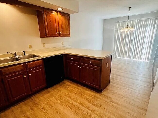 Foto del edificio - 441 Ayrault Rd