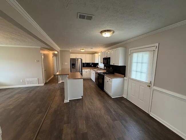 Photo - 350 Fennel Wy SW House