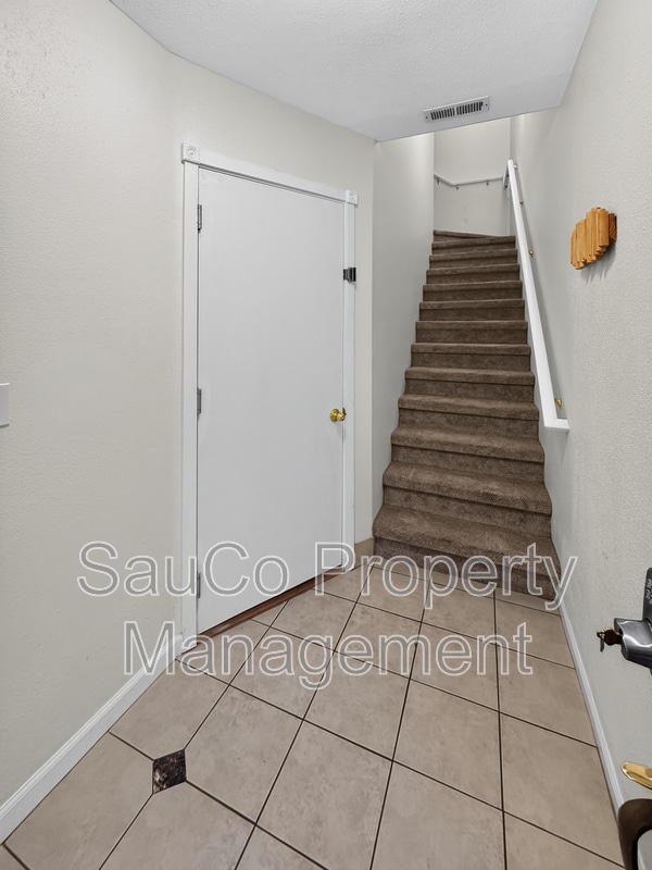Photo - 7839 NE Kian Ln House