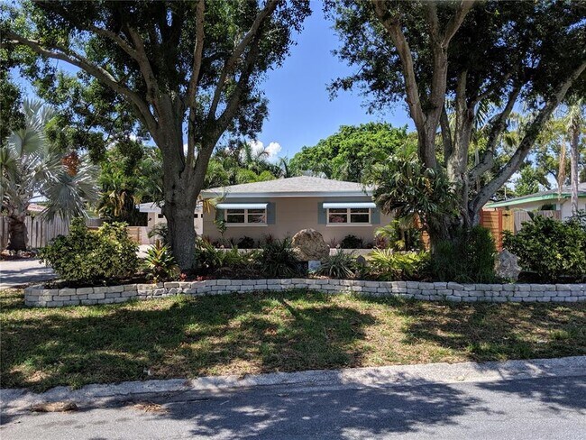 Building Photo - 2867 66th Terrace S