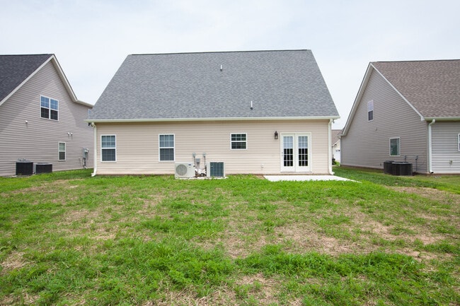 Building Photo - 2524 Waterhaven Dr