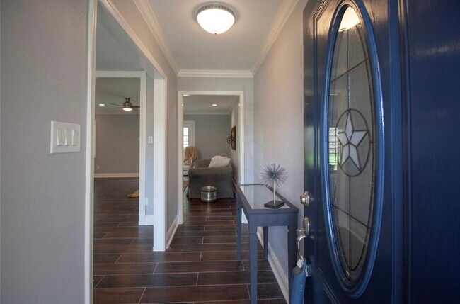 Foto del edificio - 6002 Duxbury St