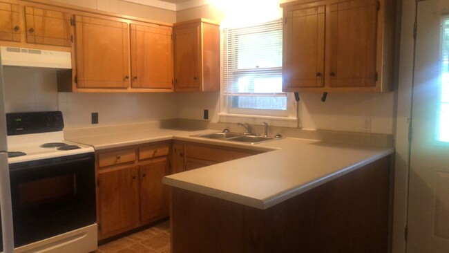 Building Photo - Two bedroom Duplex in the Blackman Area