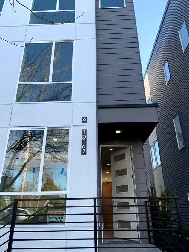 Entrance - 10162 Holman Rd NW