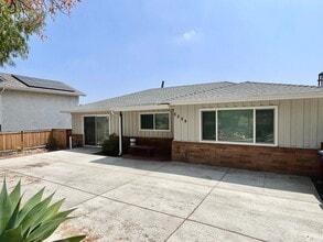 Building Photo - 8864 Golf Dr