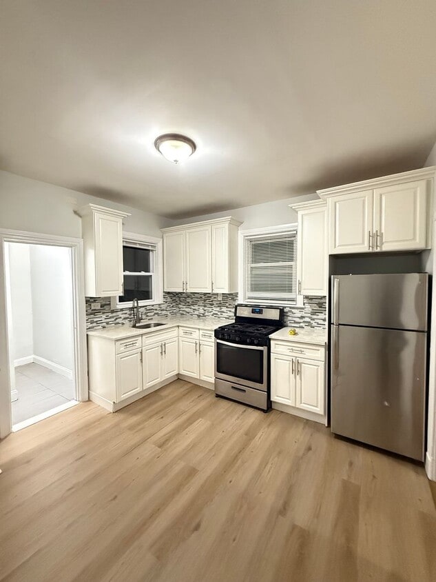 Primary Photo - 125 Chester St