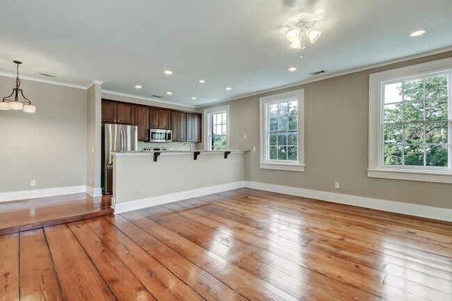 Building Photo - 109 E Oglethorpe Ave