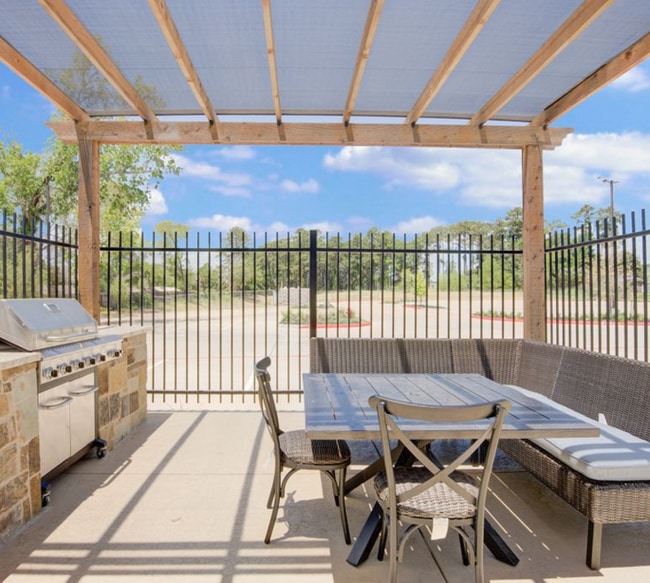 Building Photo - 10828 Champion Forest Loop