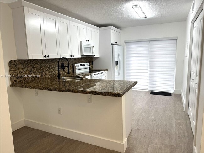 Building Photo - 3375 W 76th St