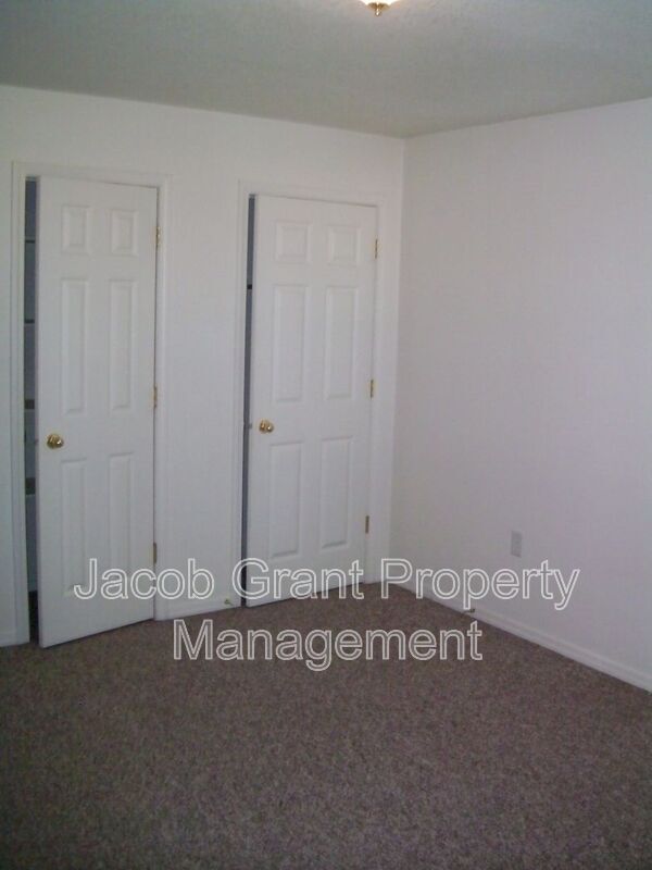 Building Photo - 1378 Curlew Ave