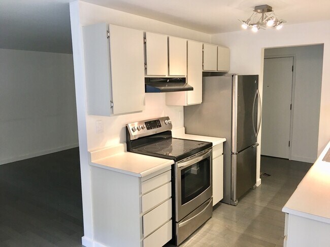 Foto del edificio - Sand Point Condo with Parking and Pool!