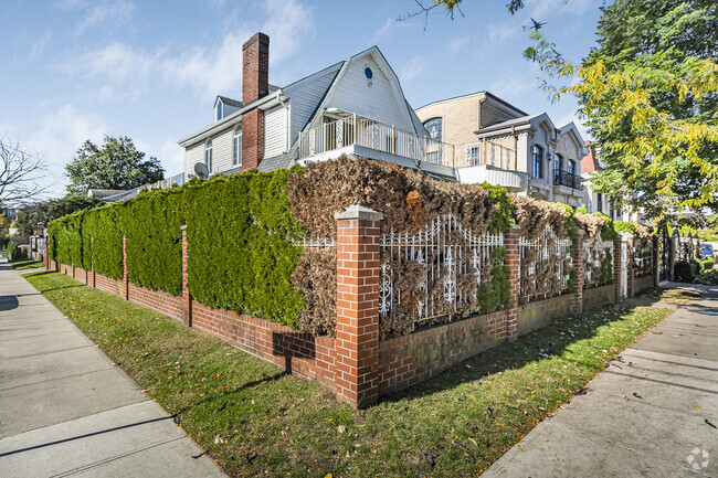 Building Photo - 6872 112th St