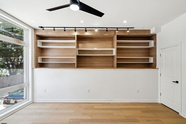 Foto del edificio - BEAUTIFUL Ultra Modern 5 bed 3 bath home i...