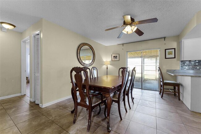 Building Photo - 637 Riverwoods Cir