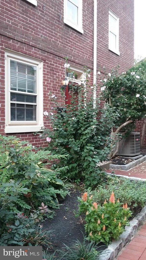 Primary Photo - 772 S Front St