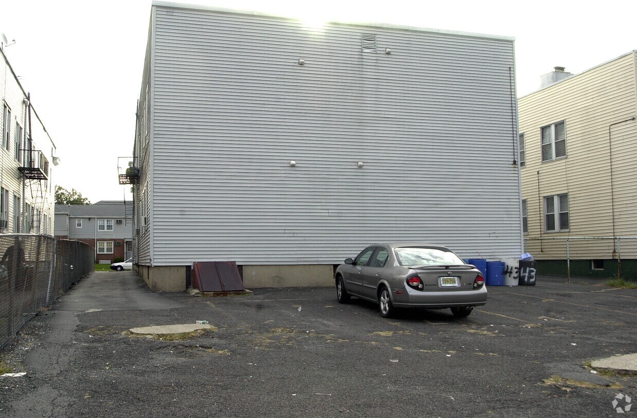 Foto del edificio - 437 Rosehill Pl