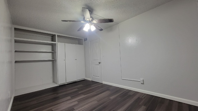 Foto del edificio - 1940 W University Dr