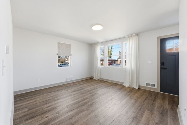 Building Photo - 3615 Kenmar Rd