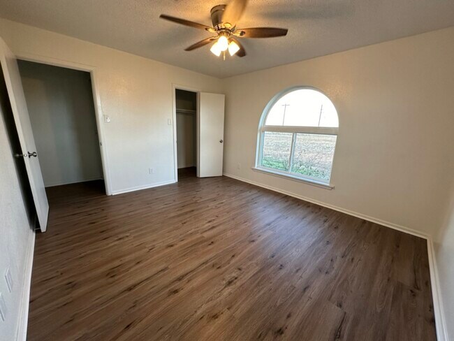 Building Photo - 8425 Woodrow Rd