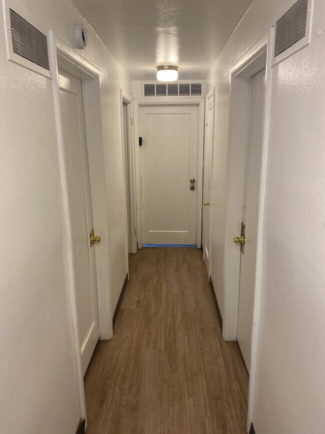 Foto del edificio - 2BD/1BA Basement Room on The Hill!