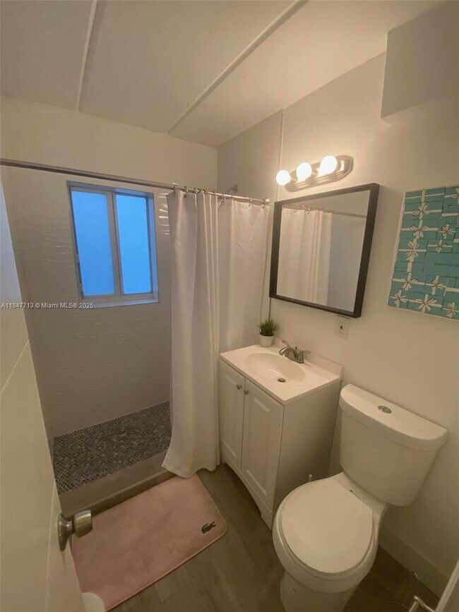 Foto del edificio - 734 NW 80th St