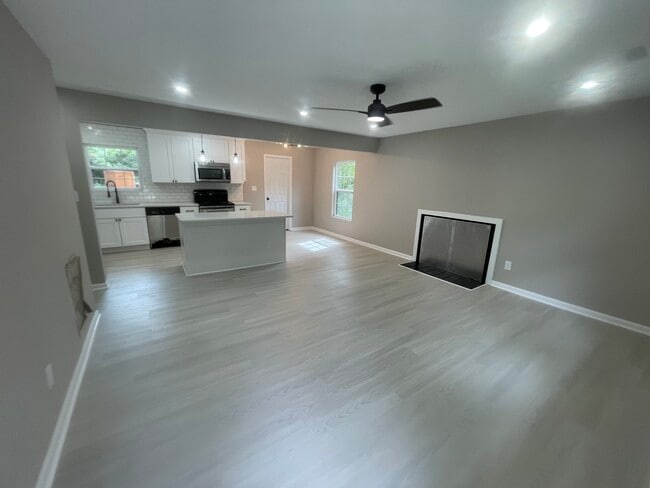 Building Photo - 7150 Duffie Dr