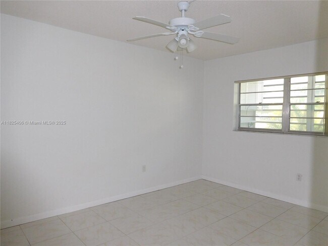 Foto del edificio - 2790 NE 201st Terrace
