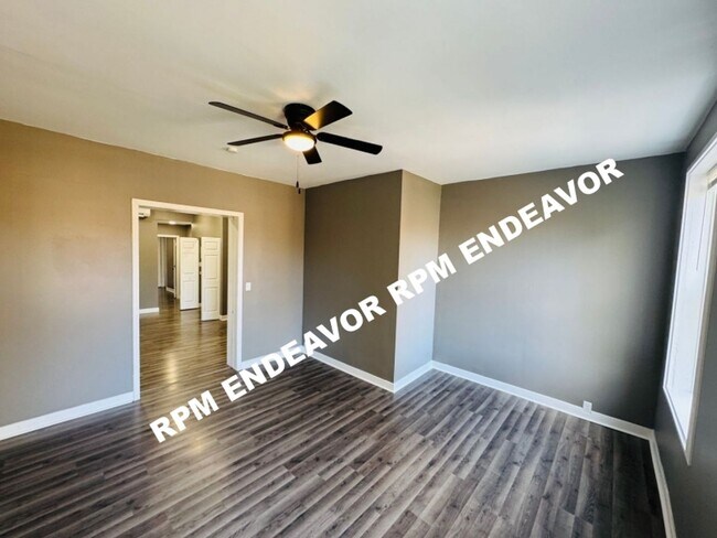 Foto del edificio - 3230 Pulaski St