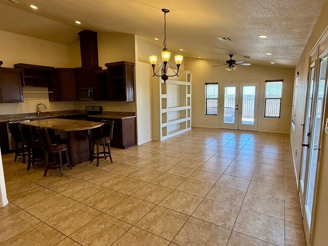 Building Photo - 4 bedroom view home in San Luis, AZ