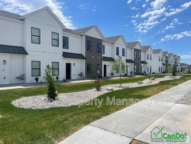 Foto del edificio - 2998 Huntshire Ave