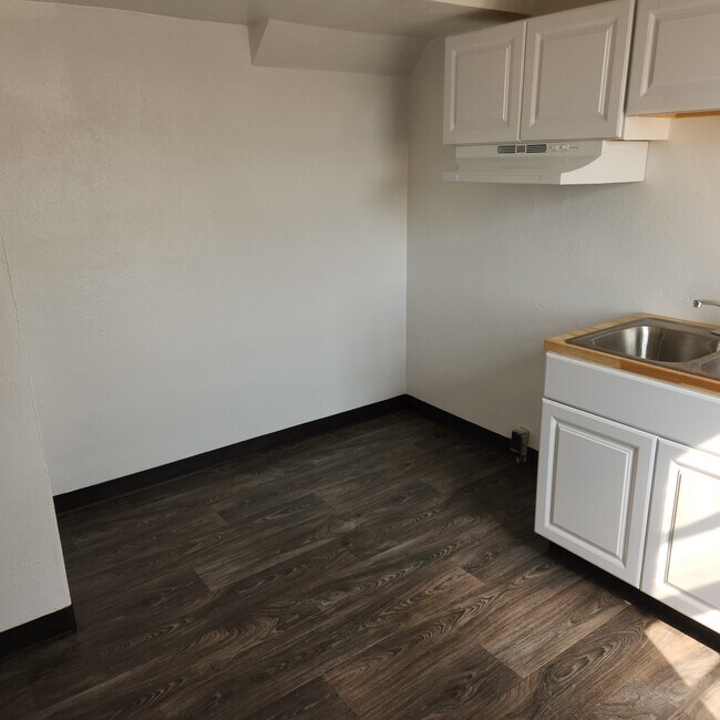 Foto del edificio - 1415 NW Carden Ave