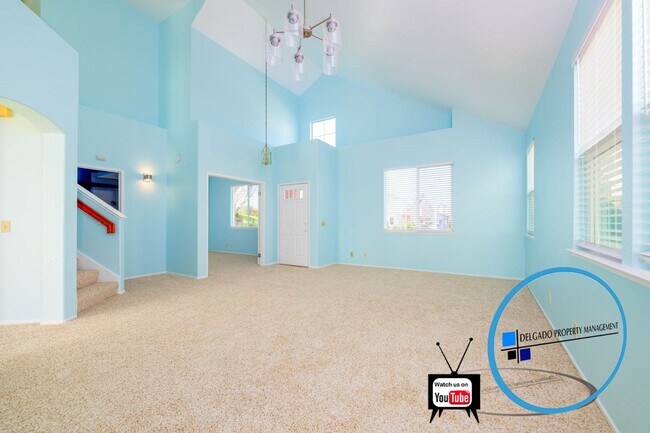 Building Photo - GORGEOUS VIEWS in this must see home!
