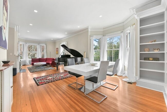 Foto del edificio - 38 Lakeview Ave
