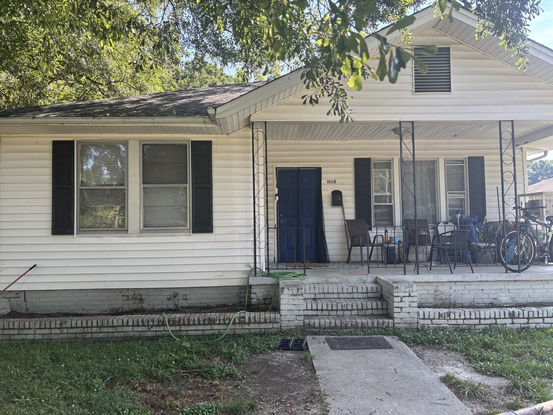 Primary Photo - 1008 W 6th Av B