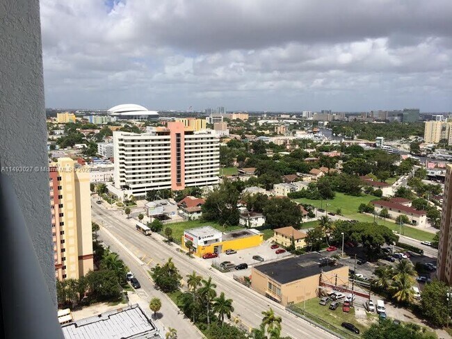 Foto del edificio - 10 SW South River Dr