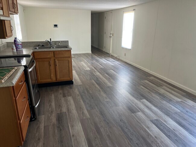 Building Photo - 4439 Betsy Ross Dr